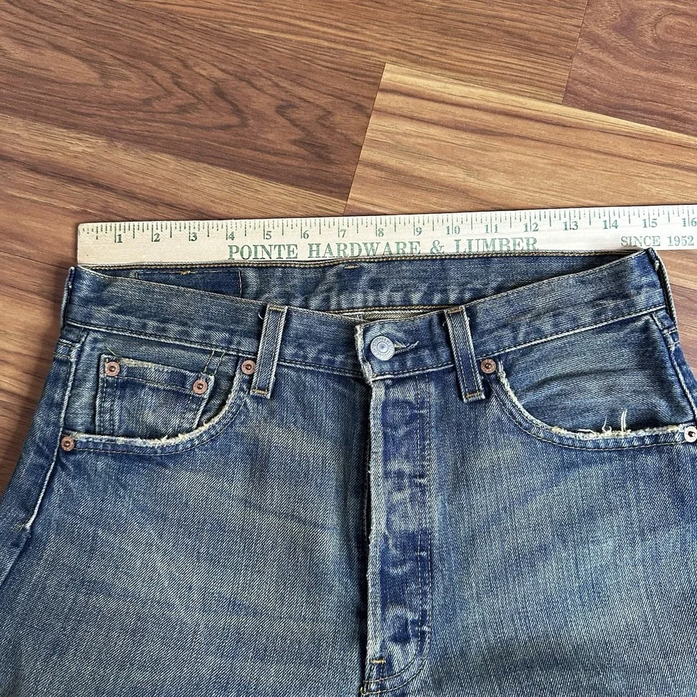 Vintage Y2K Levis 501 Jeans 30x32 Blue Dark Wash Button Fly Straight Leg USA